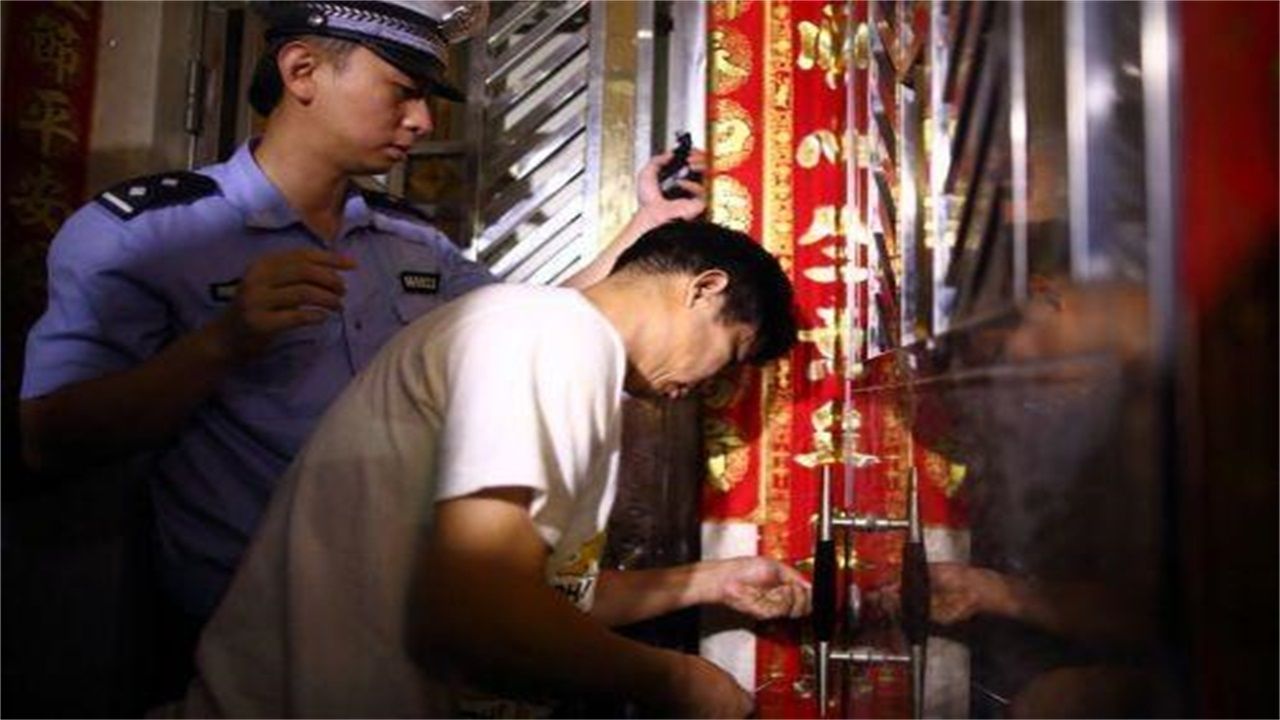 荆州请开锁师傅开了锁后，师傅